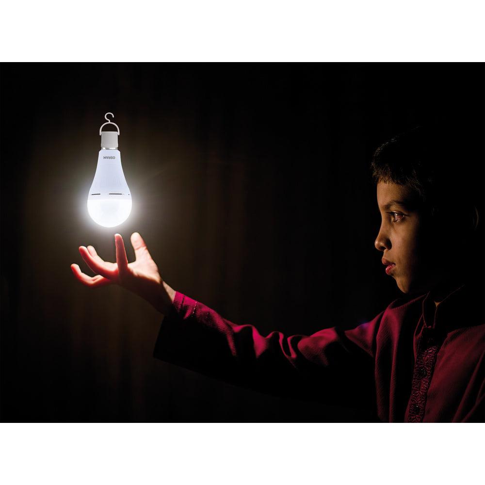 OSRAM LED Classic A 60 Camping Lampe / Notlicht mit integriertem wiederaufladbaren Akku (ex 60W) 8W Kaltweiß E27-Leuchtmittel-LEDVANCE Shop