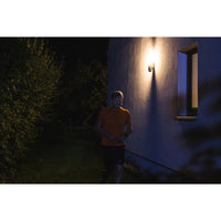 OSRAM Wifi SMART+ WALL CAMERA CONTROL Gartenleuchte mit HD Kamera Sensor 16W / 3000K Warmweiß