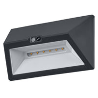 OSRAM Außenwandleuchte, Dark Grey, 1,5 W, 110 lm, 3000 K, 55° Abstrahlwinkel, 25. 000 h Lebensdauer, IP44, PIR-Bewegungsmelder, USB-C-Ladefunktion